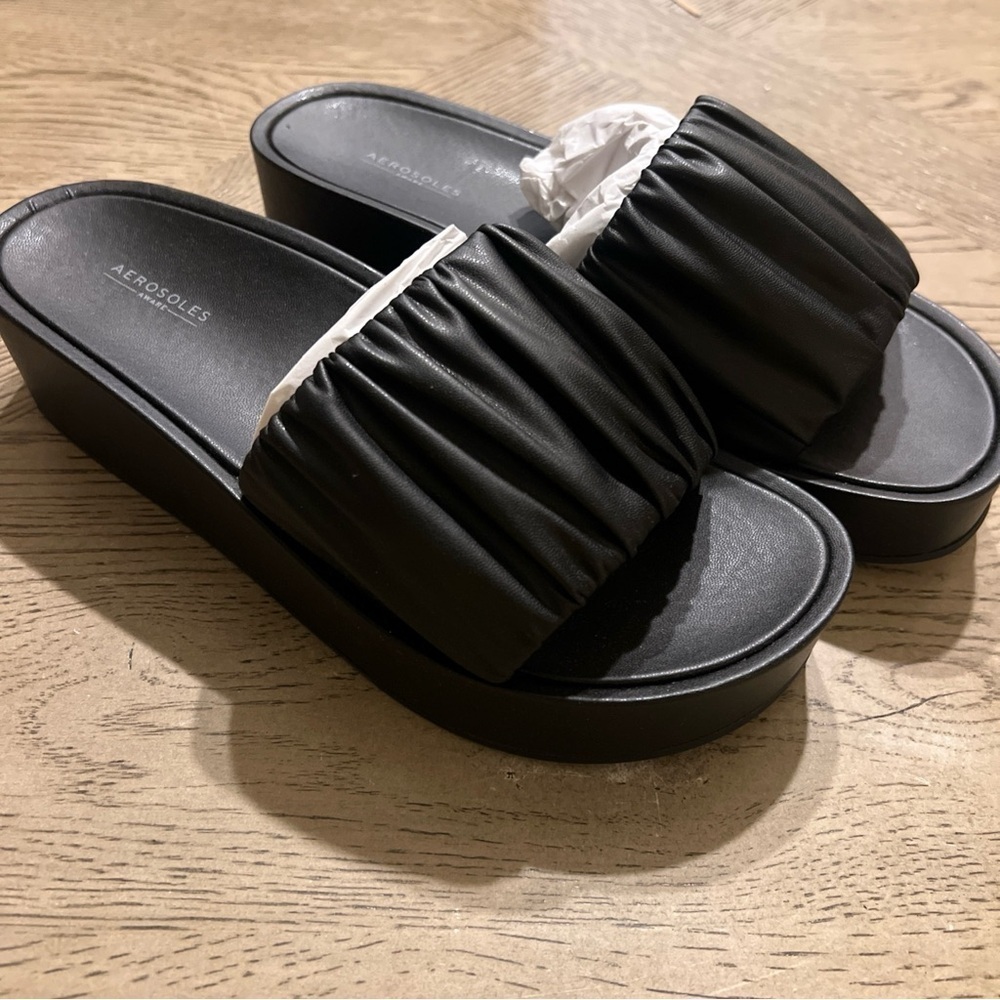 Woman's Aerosoles Dada platform sandal